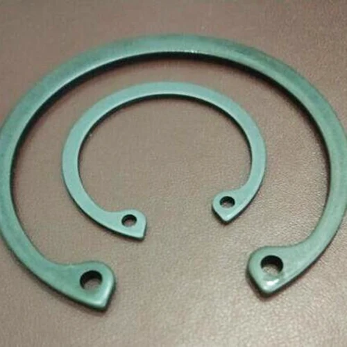 Cincin penahan elastik untuk lubang berat